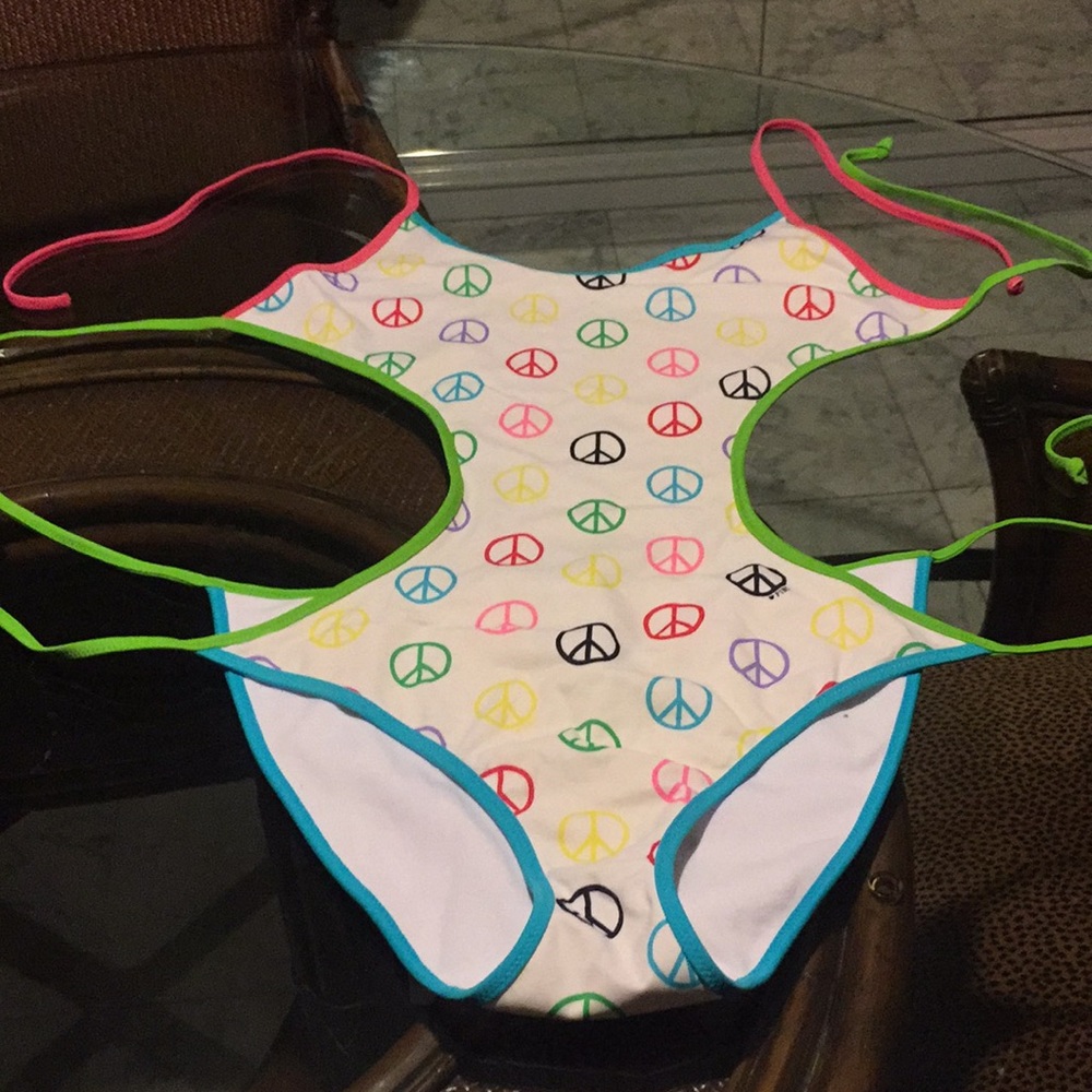 Victoria’s Secret one piece swim suit sZ M